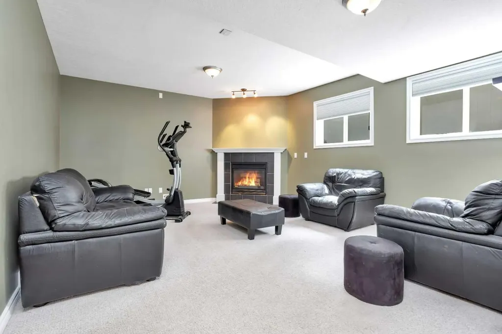 9 Archibald Crescent Red Deer AB T4R 2X3