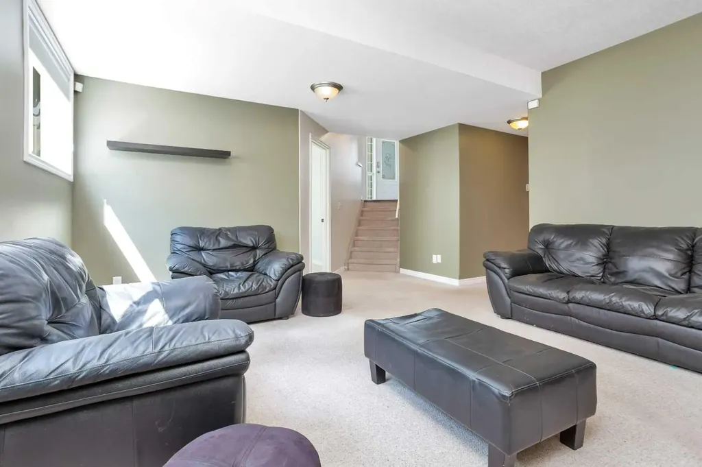 9 Archibald Crescent Red Deer AB T4R 2X3