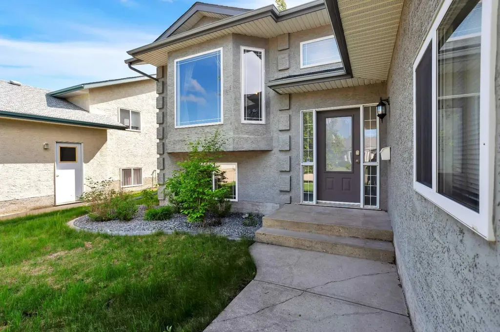 9 Archibald Crescent Red Deer AB T4R 2X3