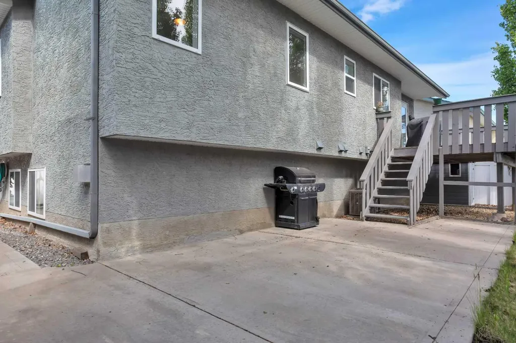 9 Archibald Crescent Red Deer AB T4R 2X3