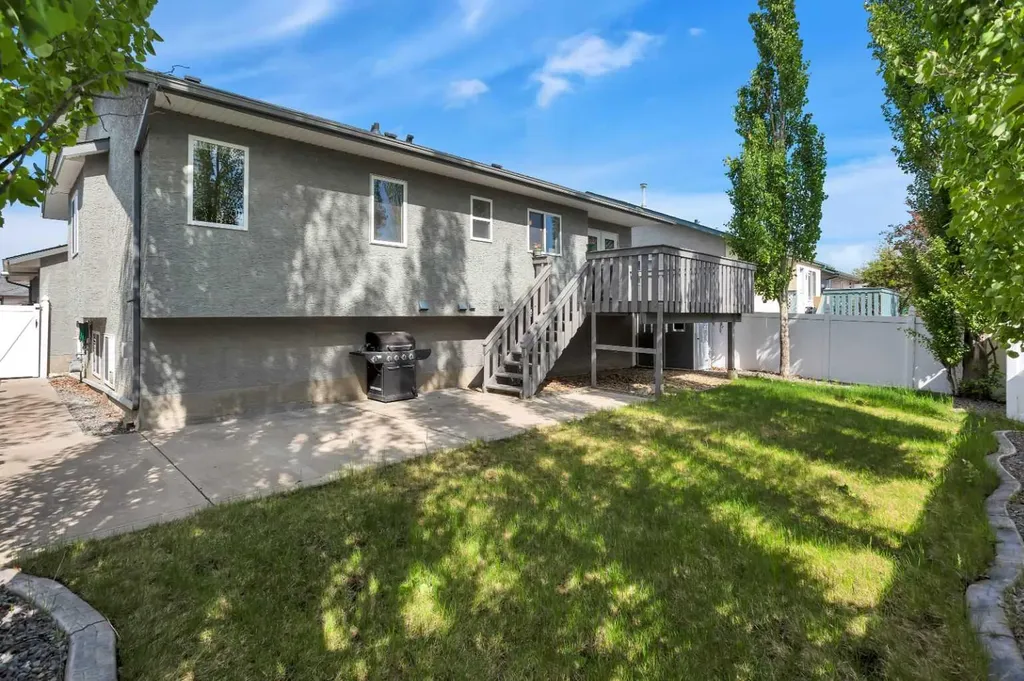9 Archibald Crescent Red Deer AB T4R 2X3