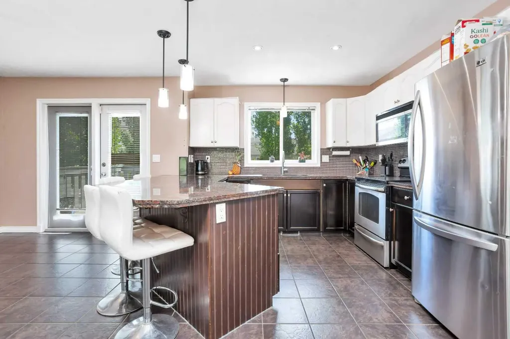 9 Archibald Crescent Red Deer AB T4R 2X3