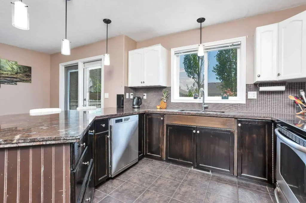 9 Archibald Crescent Red Deer AB T4R 2X3