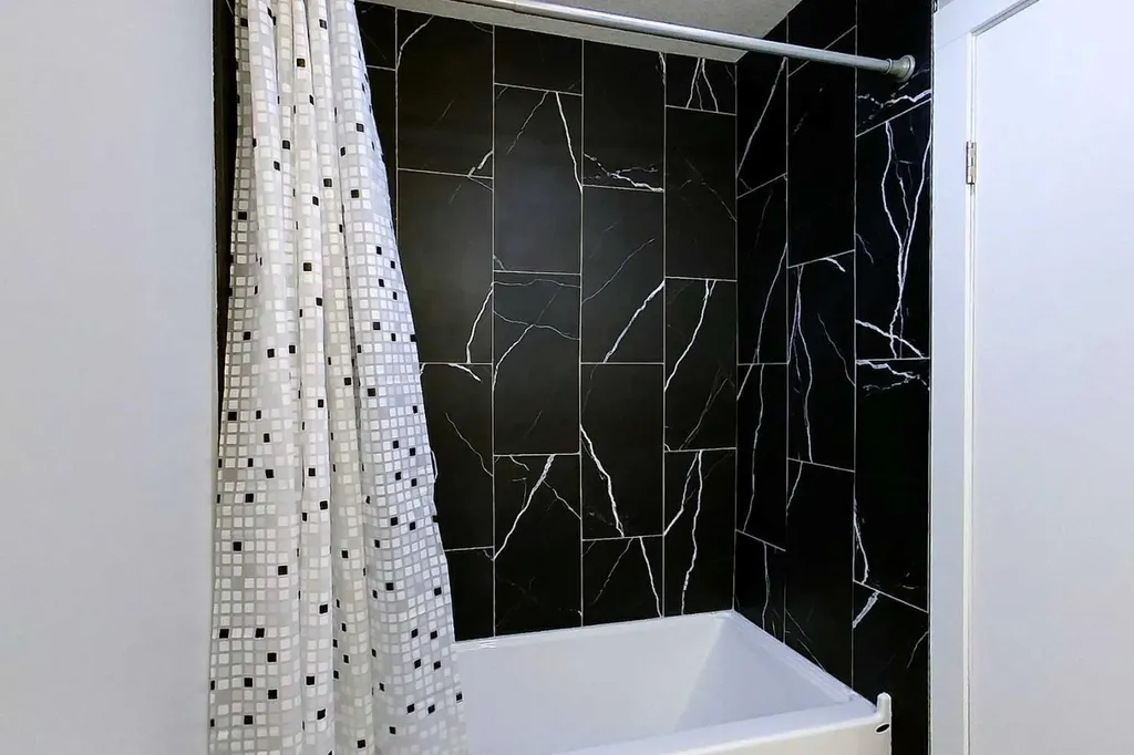 1507 65 Street Edson AB T7E 1S3