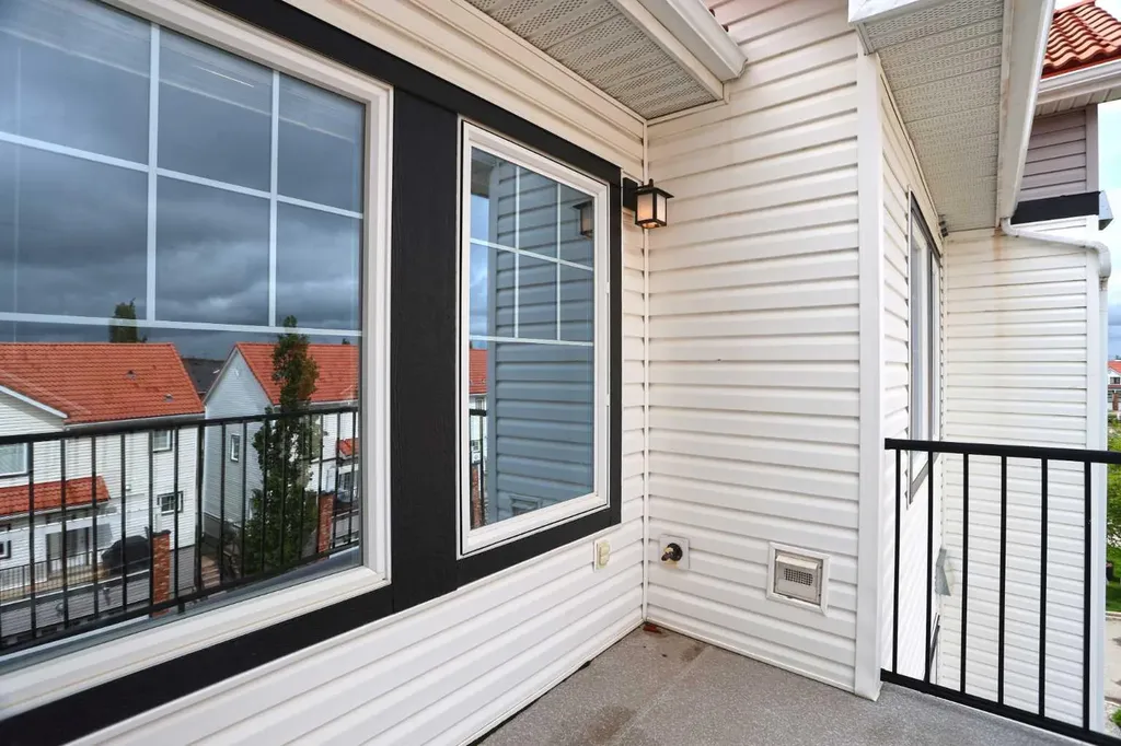 30 Royal Oak Plaza NW Calgary AB T3G 0C1