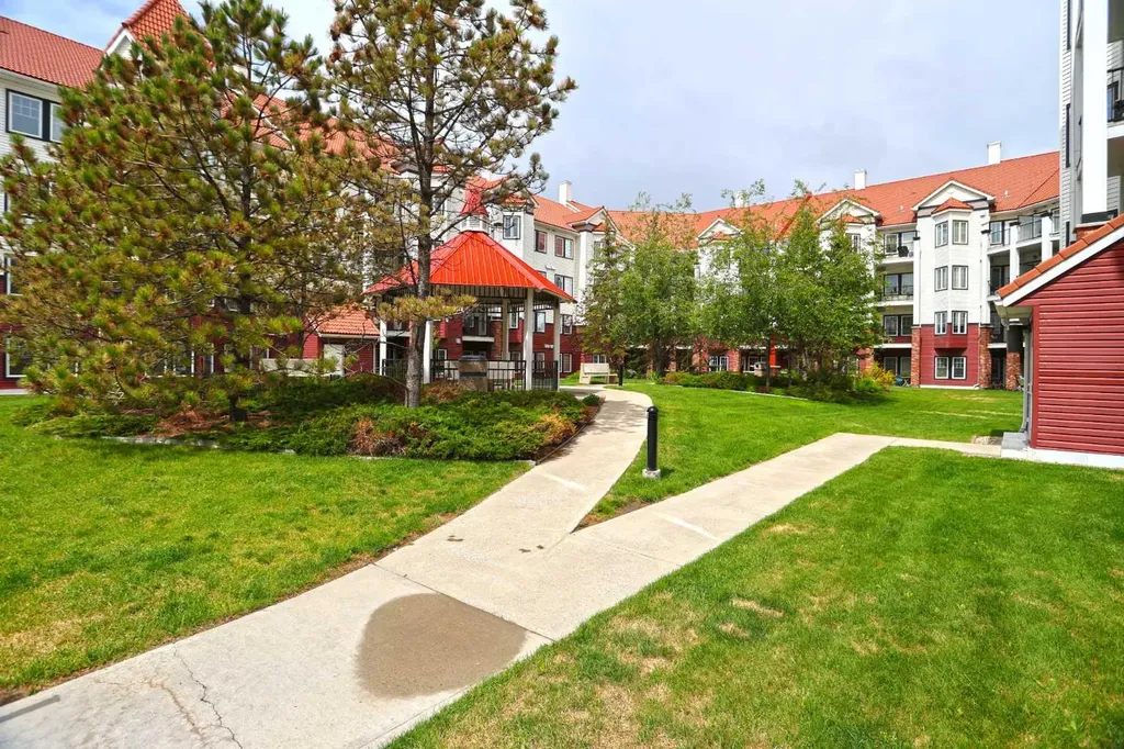 30 Royal Oak Plaza NW Calgary AB T3G 0C1