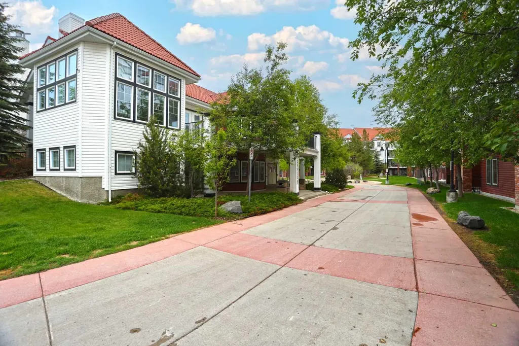 30 Royal Oak Plaza NW Calgary AB T3G 0C1