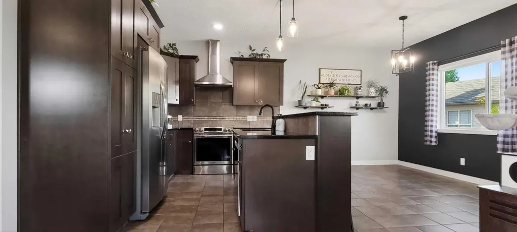 7018 115 Street Grande Prairie AB T8W 0E8