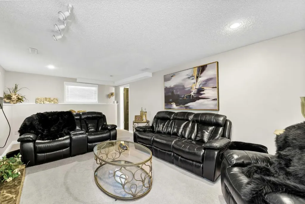 699 Taylor Road SE Medicine Hat AB T1B3X7