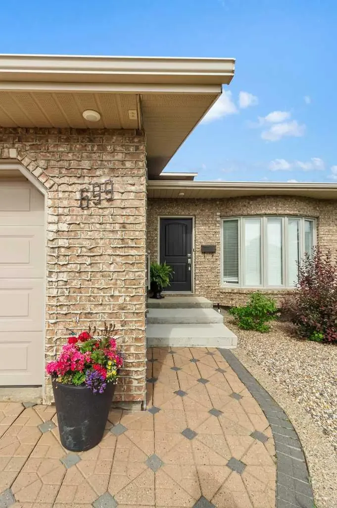 699 Taylor Road SE Medicine Hat AB T1B3X7