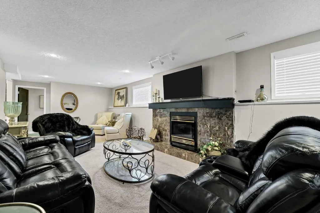 699 Taylor Road SE Medicine Hat AB T1B3X7
