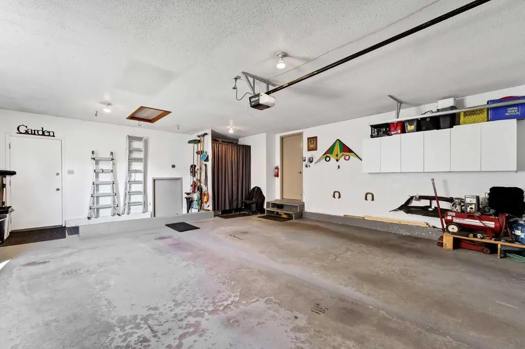 699 Taylor Road SE Medicine Hat AB T1B3X7