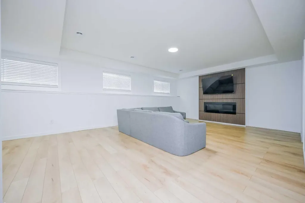 9086 81 Avenue Grande Prairie AB T8X 0P2