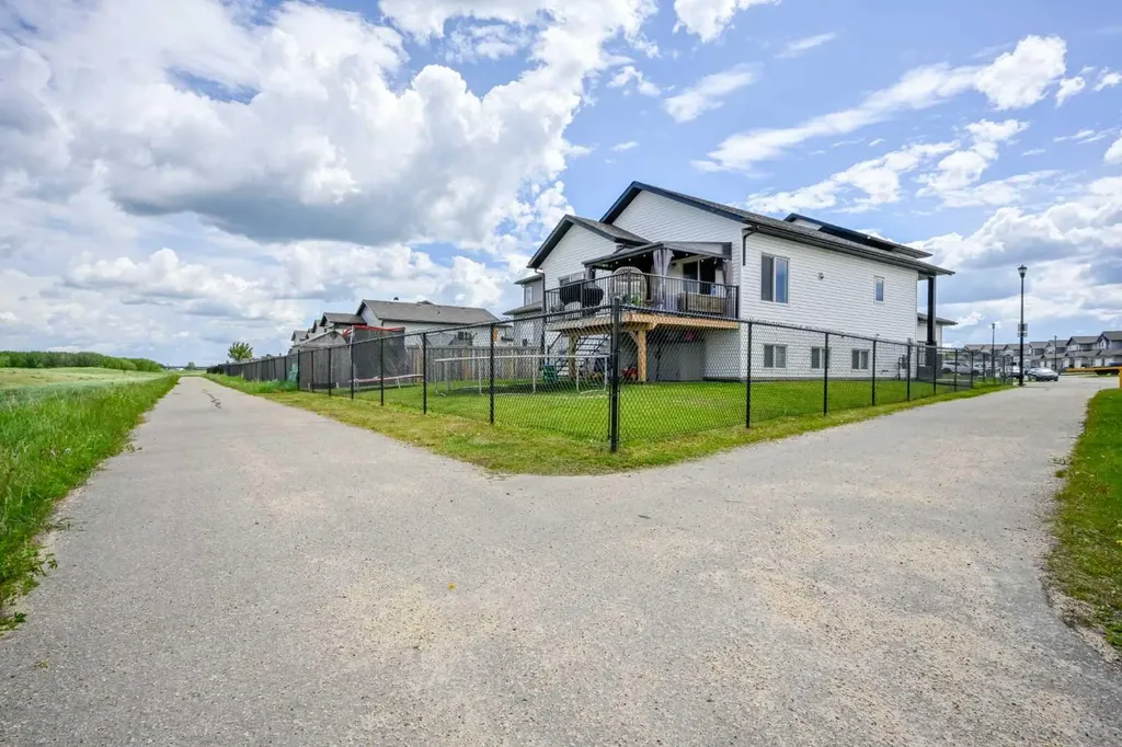 9086 81 Avenue Grande Prairie AB T8X 0P2