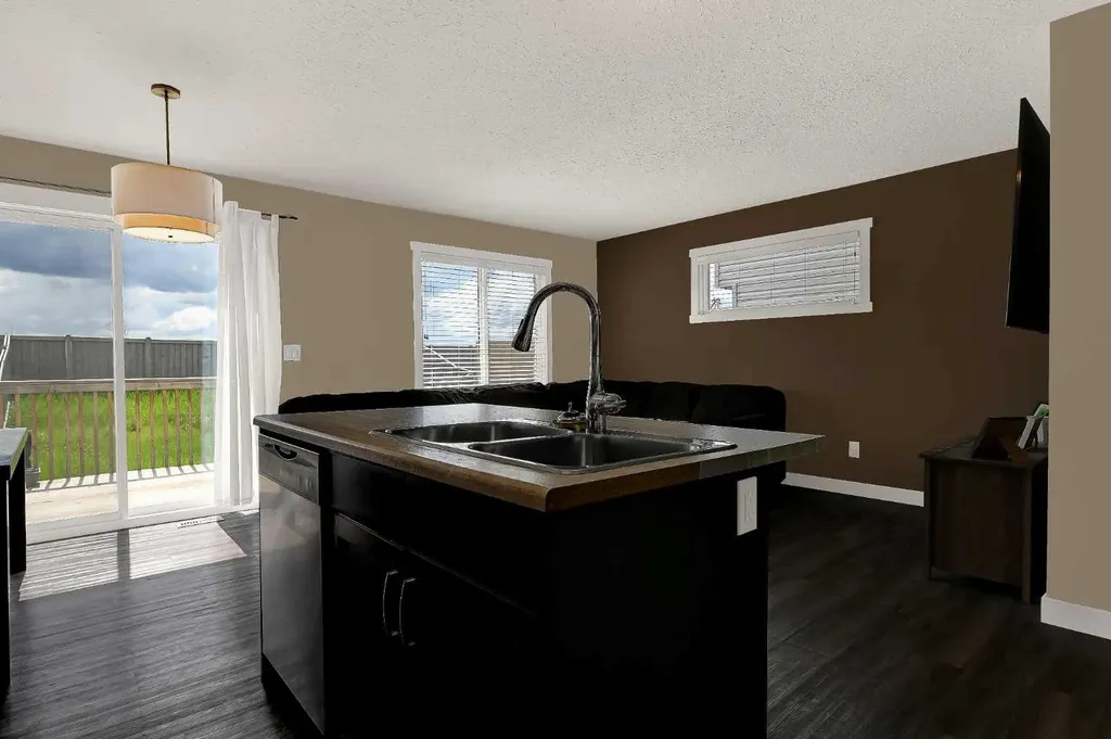 8445 101 Avenue Grande Prairie AB T8X 0R1