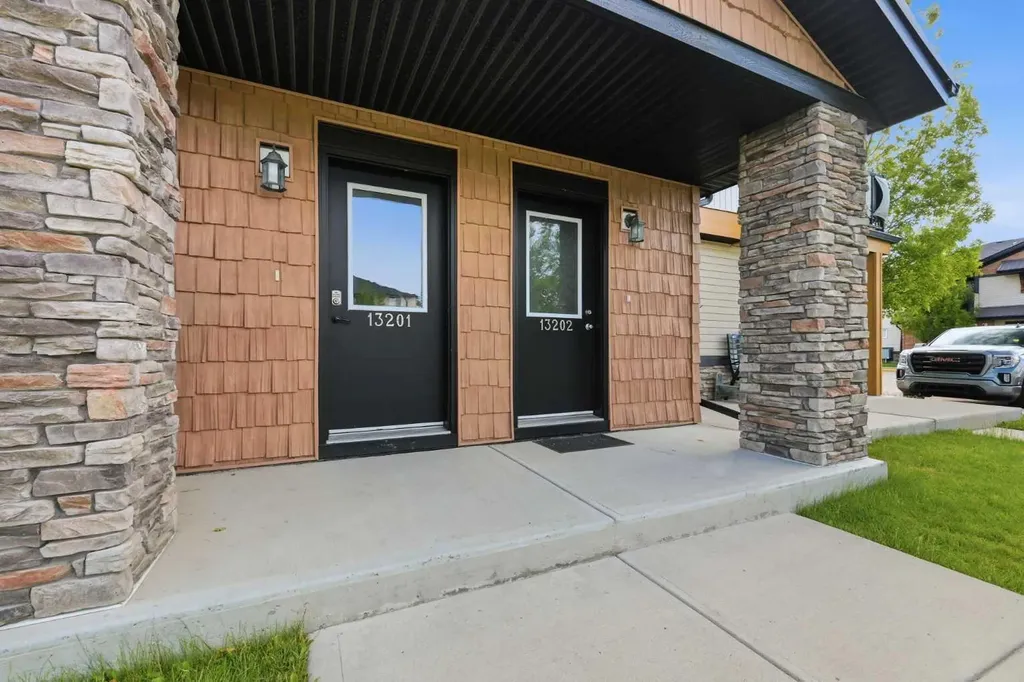 2781 Chinook Winds Drive SW Airdrie AB T4B 3S5