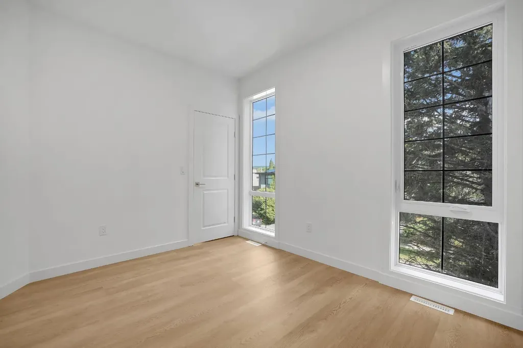 922 17 Avenue NW Calgary AB T2M 0P2