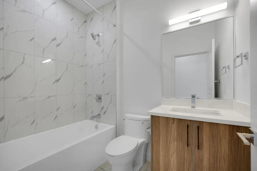 922 17 Avenue NW Calgary AB T2M 0P2