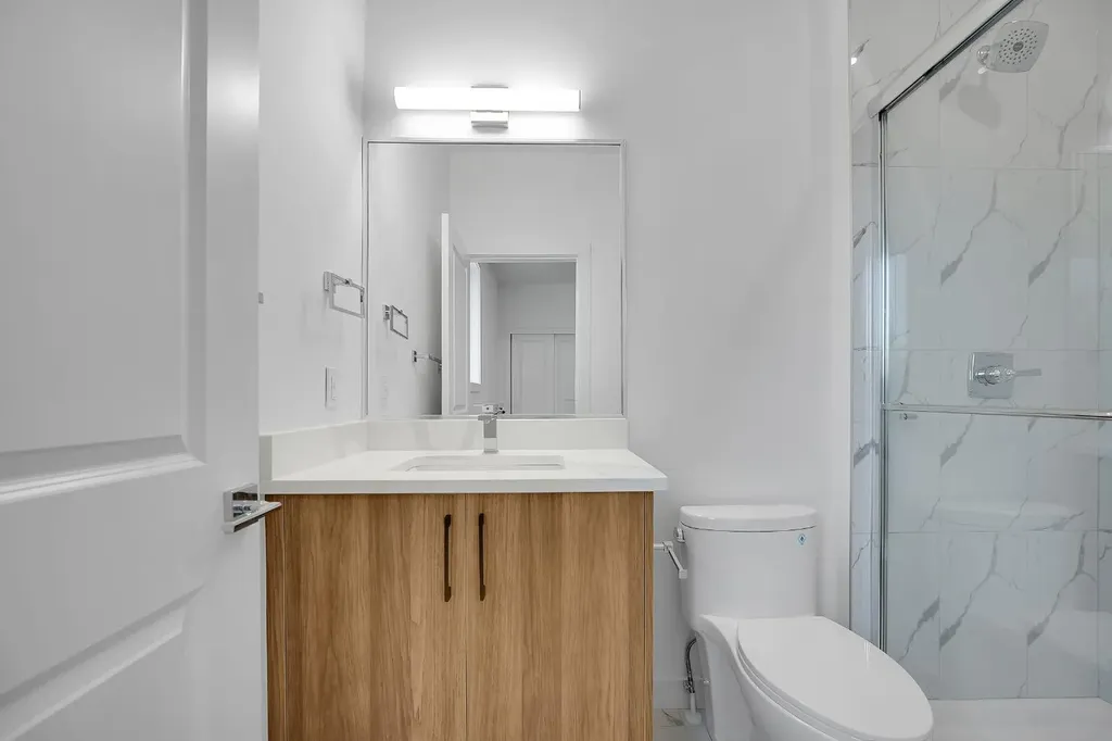 922 17 Avenue NW Calgary AB T2M 0P2