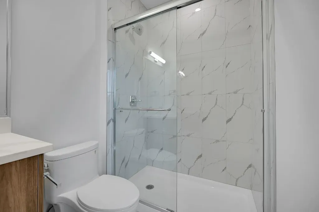 922 17 Avenue NW Calgary AB T2M 0P2