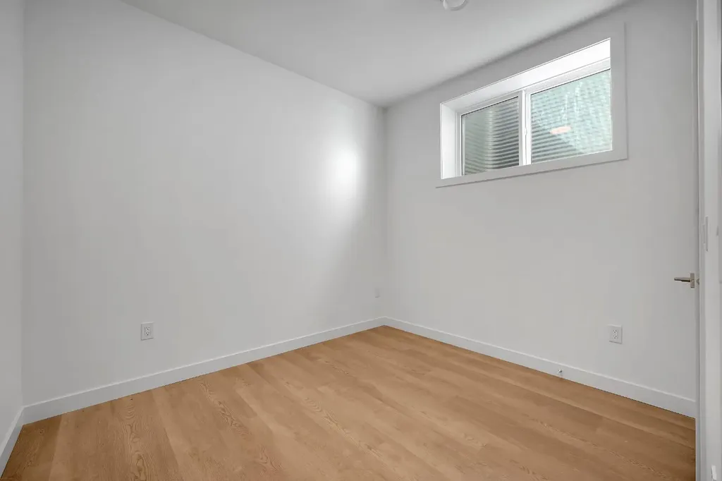 922 17 Avenue NW Calgary AB T2M 0P2