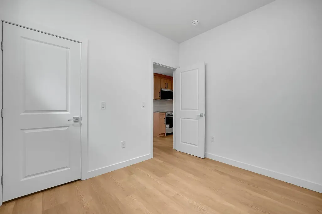 922 17 Avenue NW Calgary AB T2M 0P2