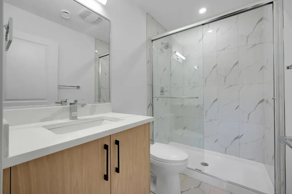 922 17 Avenue NW Calgary AB T2M 0P2