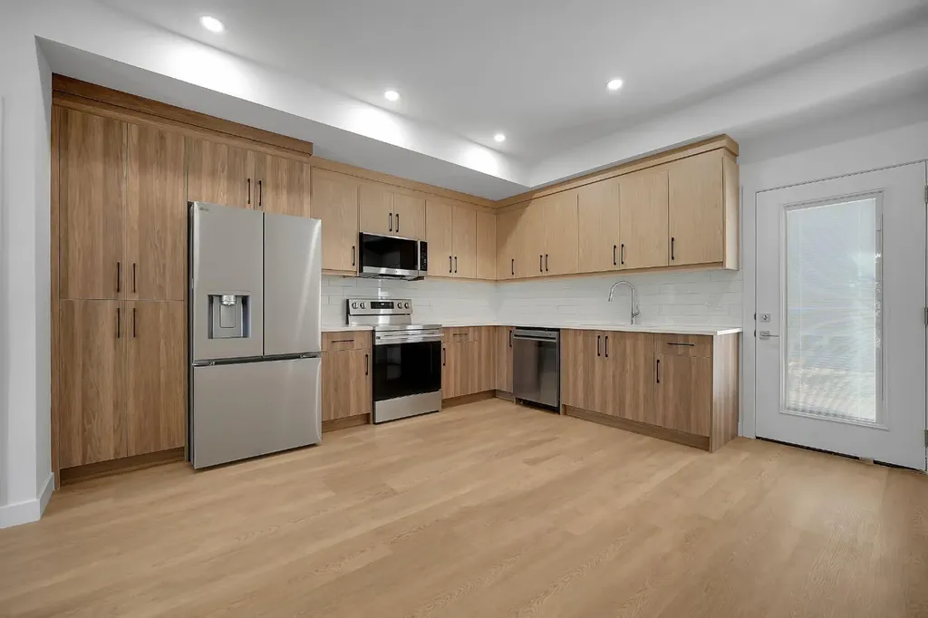 922 17 Avenue NW Calgary AB T2M 0P2