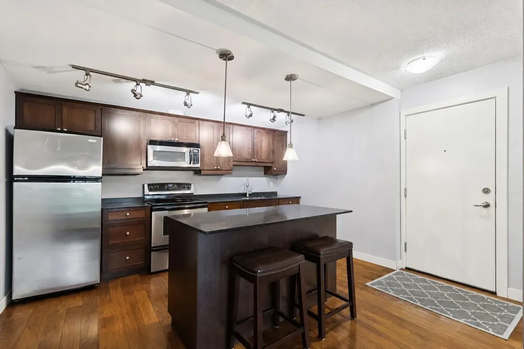 1025 14 Avenue SW Calgary AB T2R 0N9