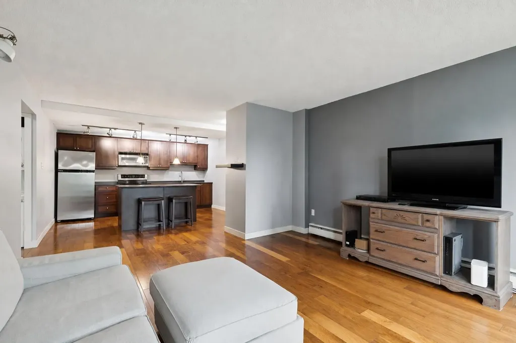 1025 14 Avenue SW Calgary AB T2R 0N9