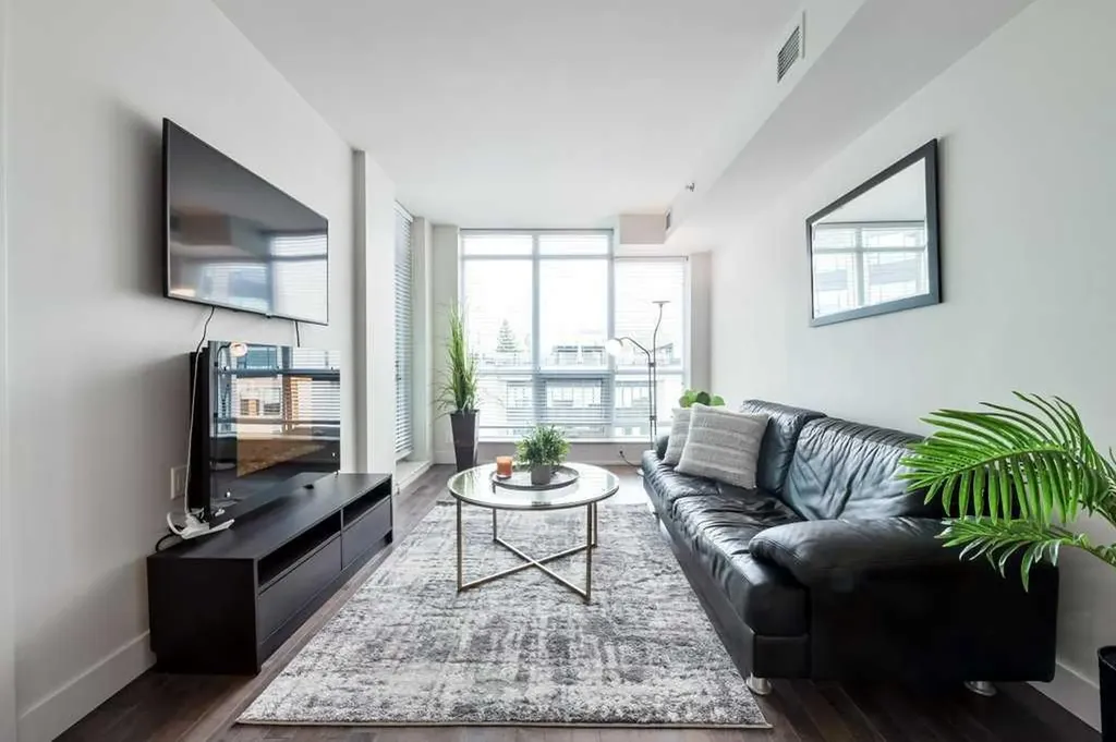10 Shawnee Hill SW Calgary AB T2Y 0K5