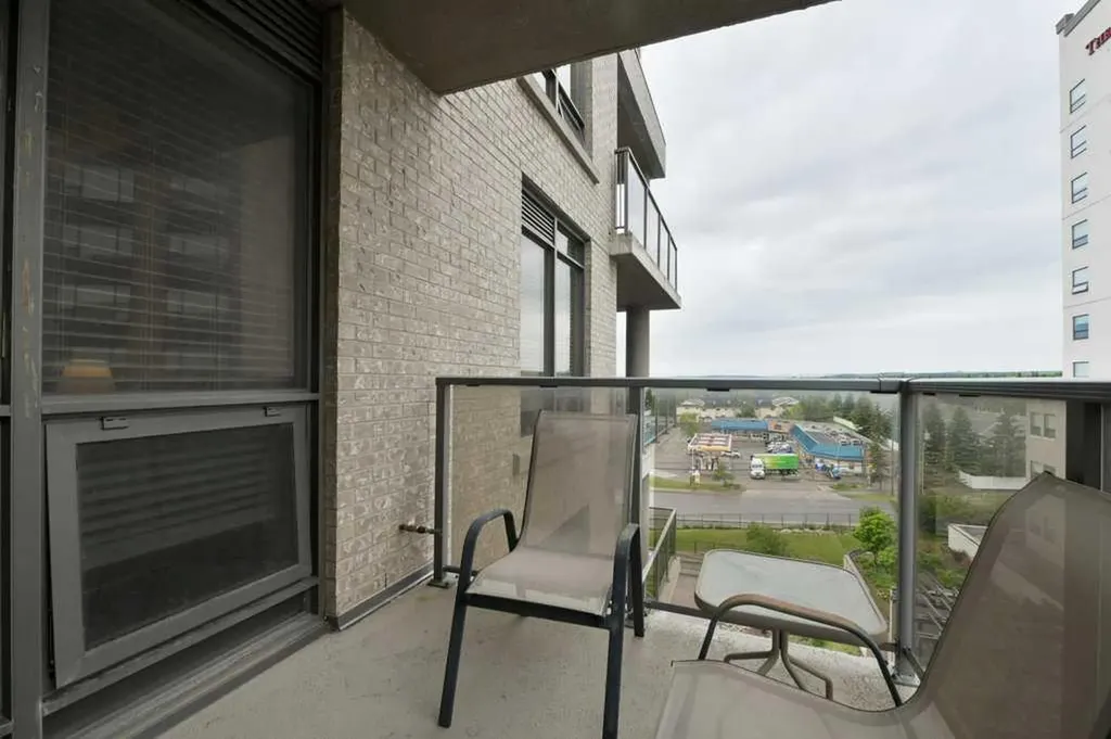 10 Shawnee Hill SW Calgary AB T2Y 0K5