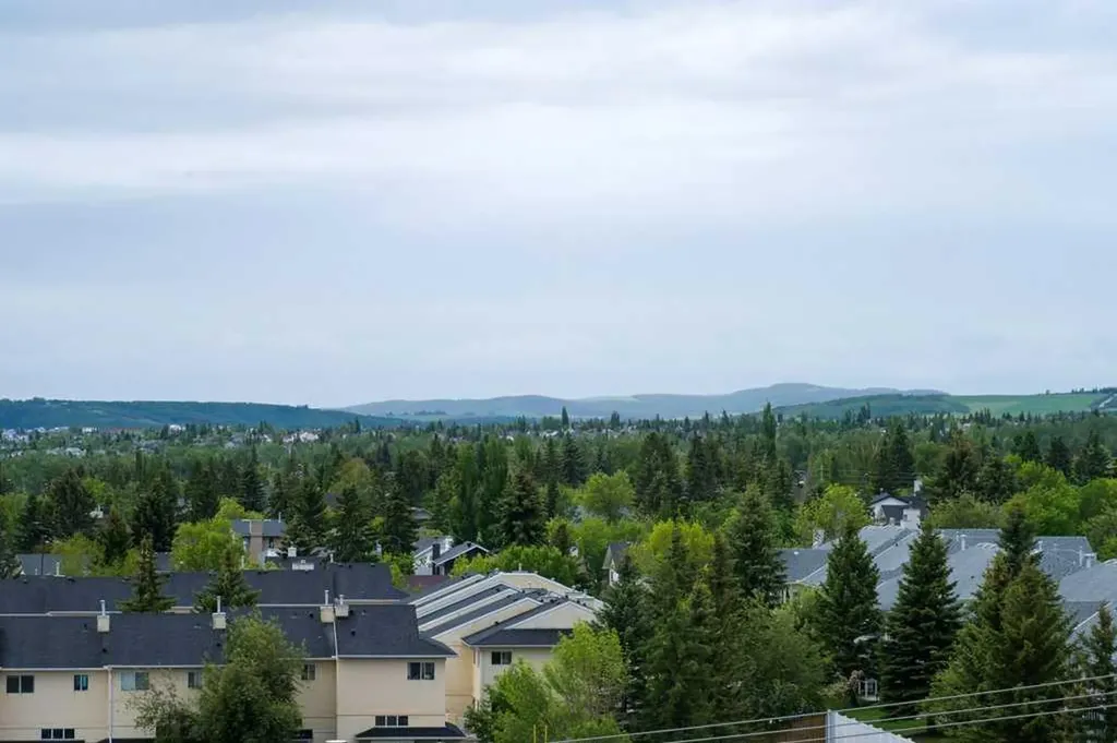 10 Shawnee Hill SW Calgary AB T2Y 0K5