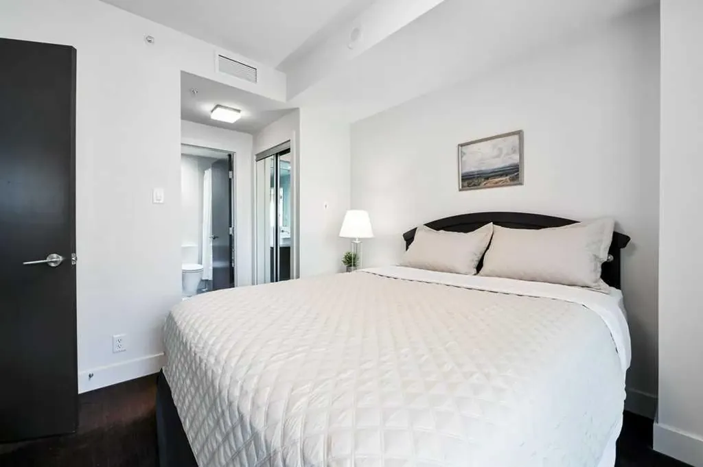 10 Shawnee Hill SW Calgary AB T2Y 0K5