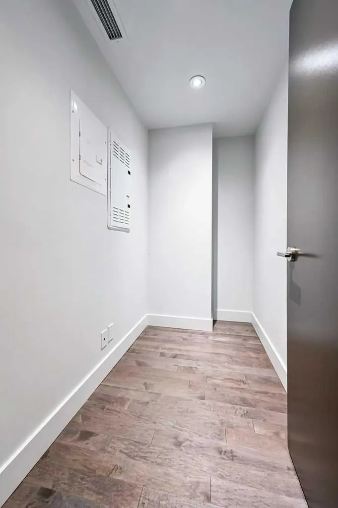 10 Shawnee Hill SW Calgary AB T2Y 0K5