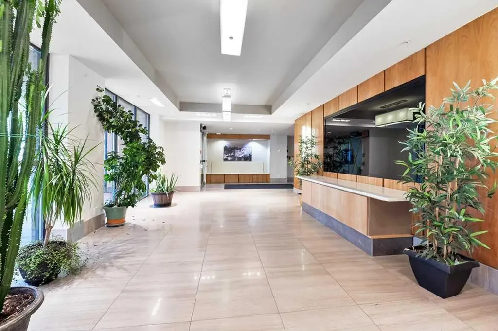 10 Shawnee Hill SW Calgary AB T2Y 0K5