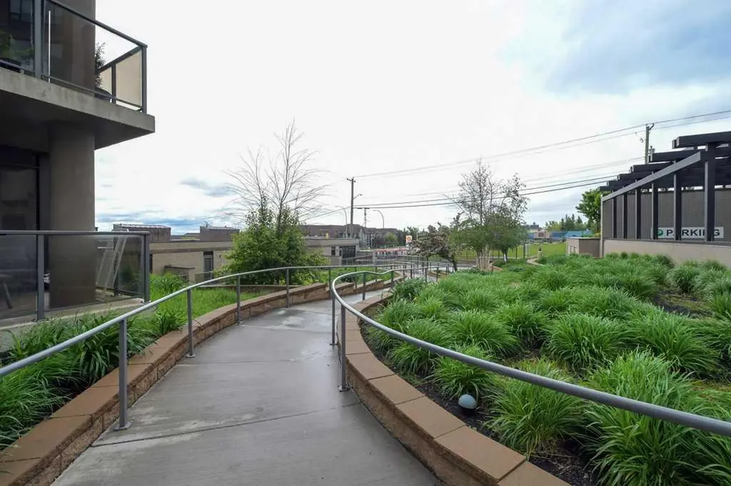 10 Shawnee Hill SW Calgary AB T2Y 0K5