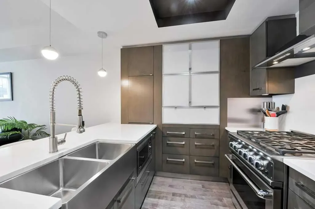 10 Shawnee Hill SW Calgary AB T2Y 0K5