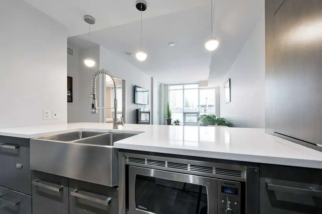 10 Shawnee Hill SW Calgary AB T2Y 0K5
