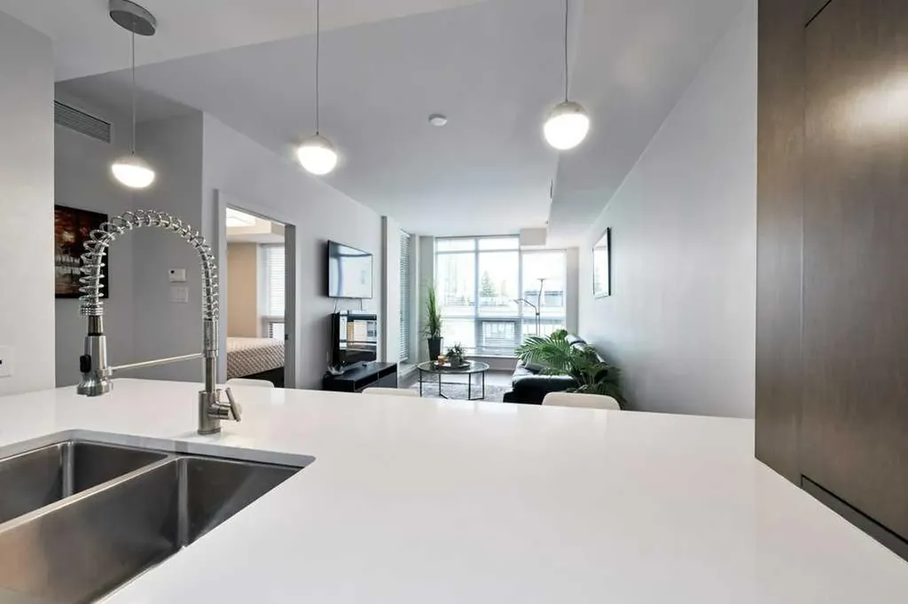 10 Shawnee Hill SW Calgary AB T2Y 0K5