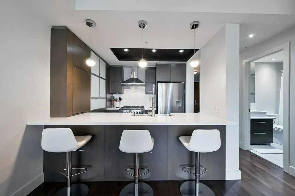 10 Shawnee Hill SW Calgary AB T2Y 0K5