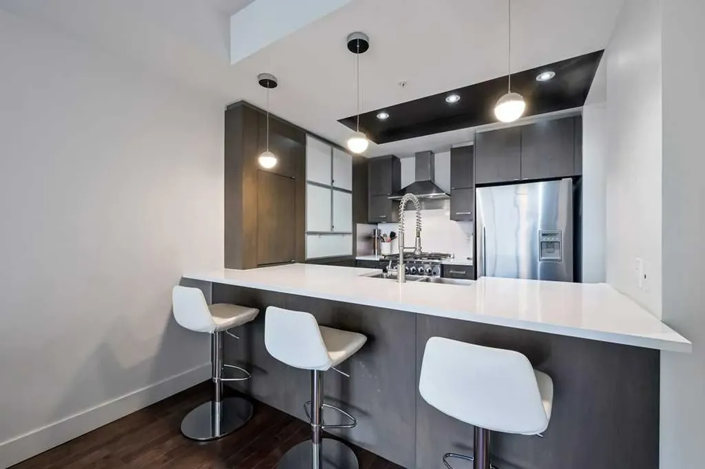 10 Shawnee Hill SW Calgary AB T2Y 0K5