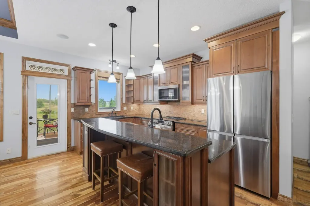 8 Laurel Close Sylvan Lake AB T4S 0B3