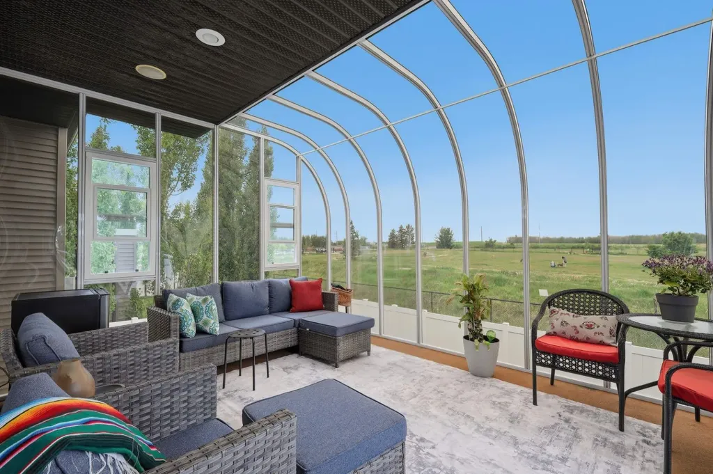 8 Laurel Close Sylvan Lake AB T4S 0B3