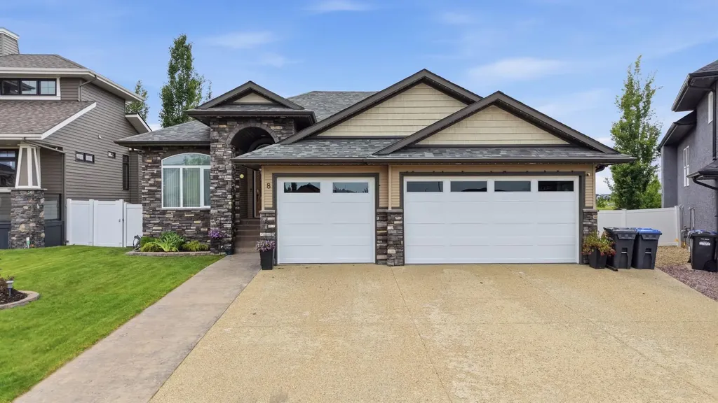 8 Laurel Close Sylvan Lake AB T4S 0B3
