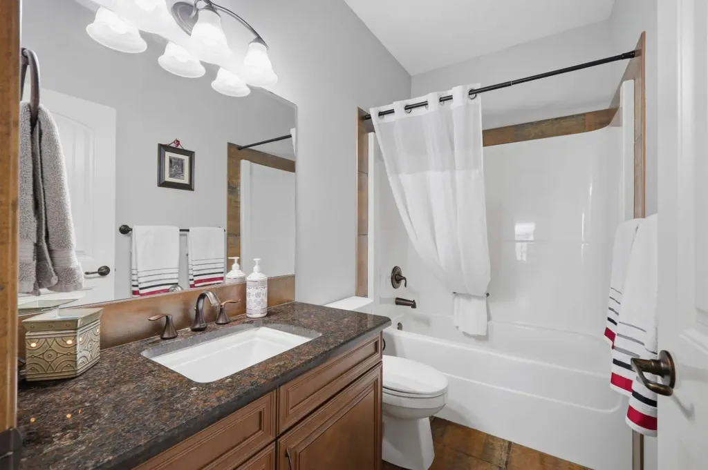 8 Laurel Close Sylvan Lake AB T4S 0B3
