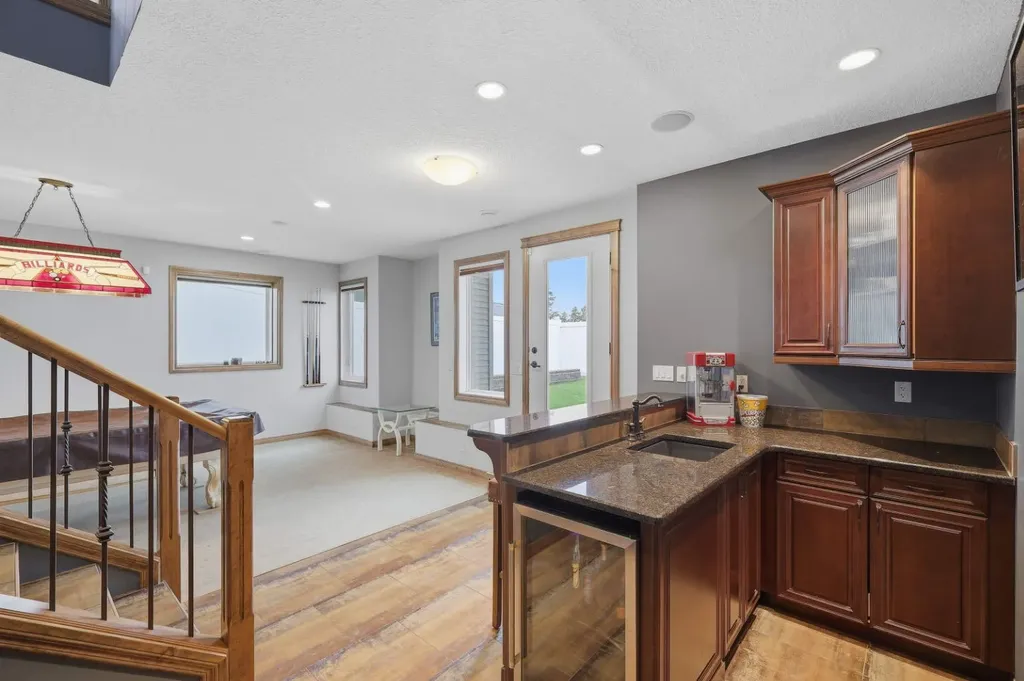 8 Laurel Close Sylvan Lake AB T4S 0B3