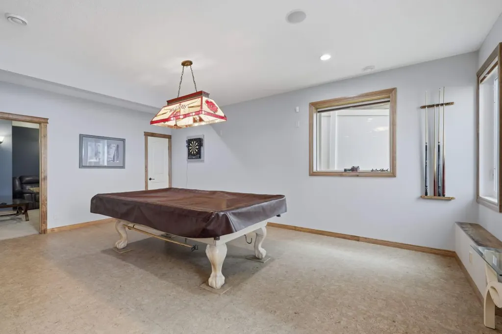 8 Laurel Close Sylvan Lake AB T4S 0B3
