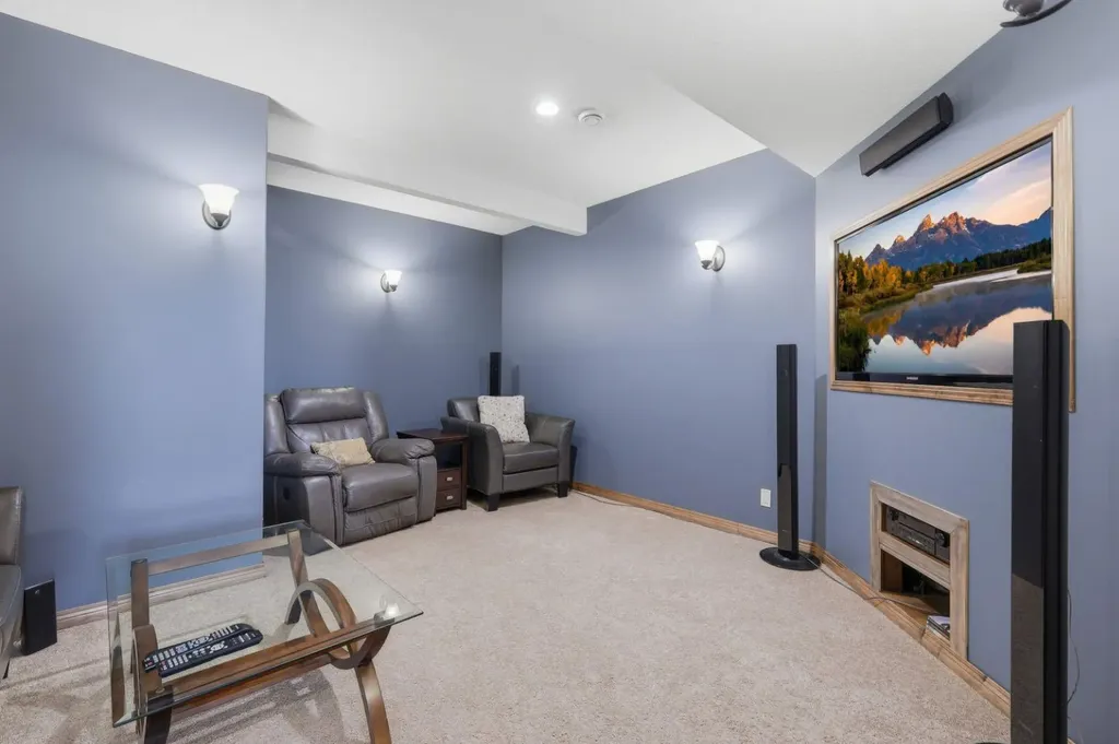 8 Laurel Close Sylvan Lake AB T4S 0B3