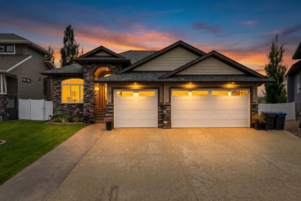 8 Laurel Close Sylvan Lake AB T4S 0B3